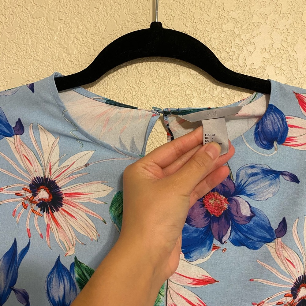 FLORAL // blouse 💐 - Picture 3 of 6